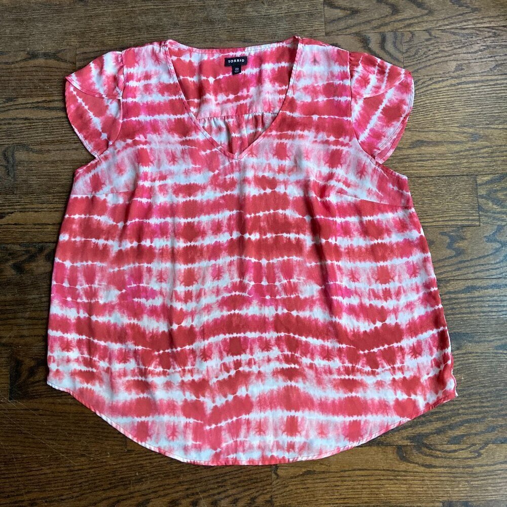 Tie dye Torrid blouse in size 00 (size 14)